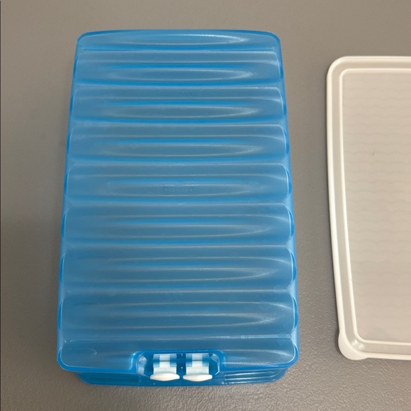 Tupperware  Vented food storage Container - Picture 4 of 6